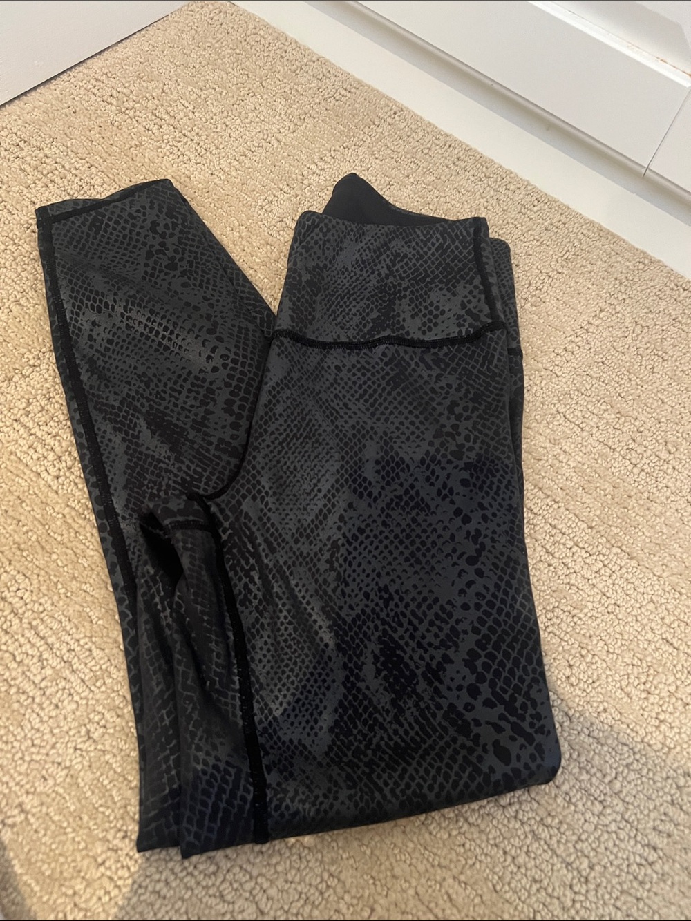 Black Snake-Print High-Waist Leggings